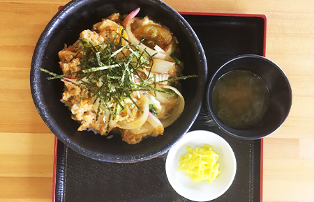 玉子丼　盛り付け例